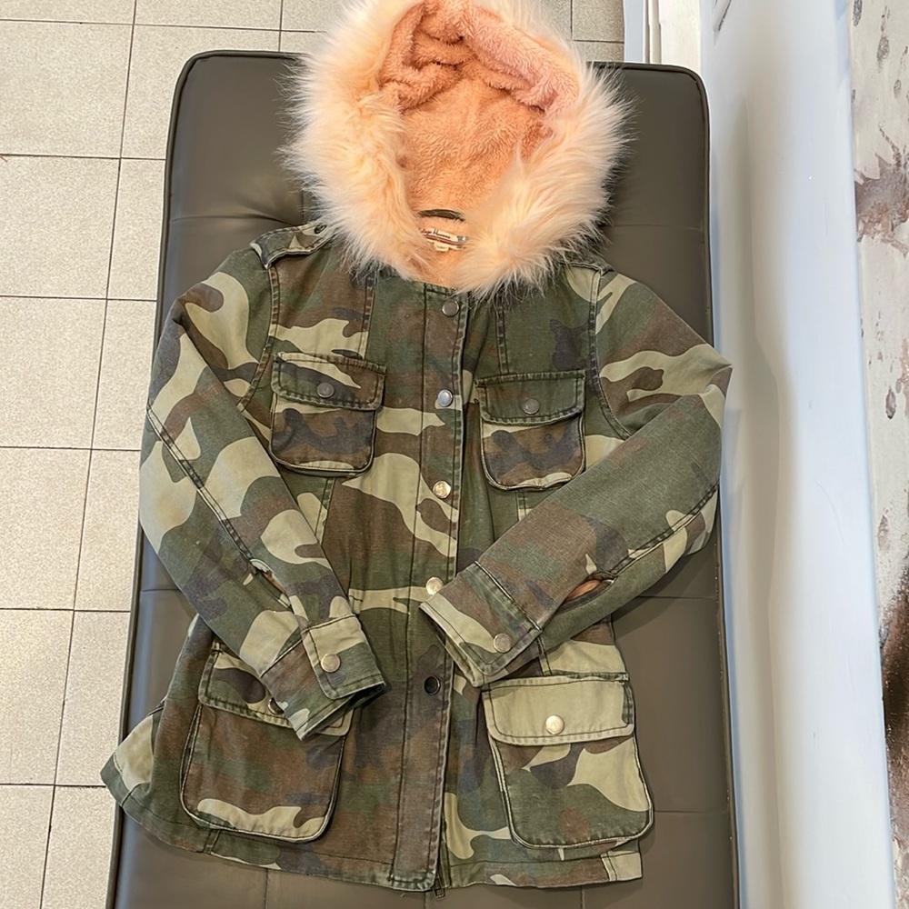 Big girls Vintage Havana camouflage w pink faux fur lined hooded Parker coat